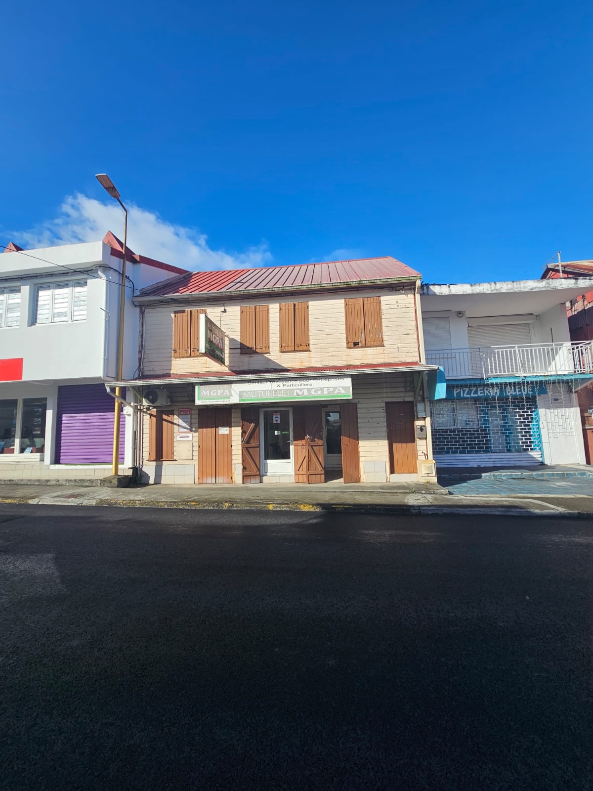 Rivière-Salée   Bien professionnel à fort potentiel   210 m2 + terrasses